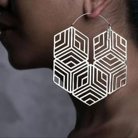 Gold Retro Geometric Cut-Out Disc Fashion Earrings - Picture 3 of 3